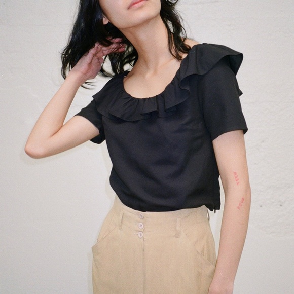 Side Party Ruffled Linen Top - Picture 2 of 6